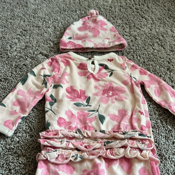 Burt’s Bees Baby floral romper with foldover mittens and matching hat - Picture 5 of 6